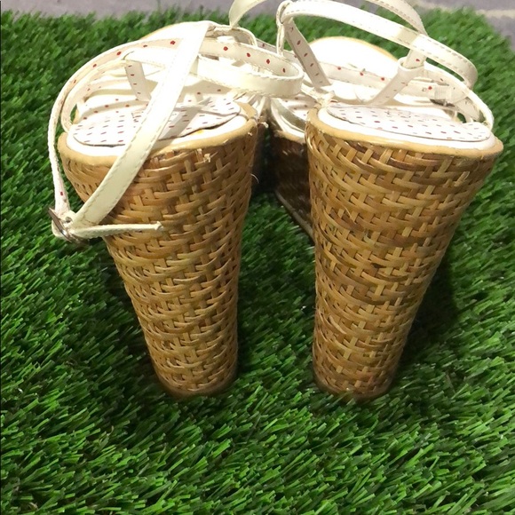 🌺Guess wrap up platform white strappy sandals - Picture 6 of 7